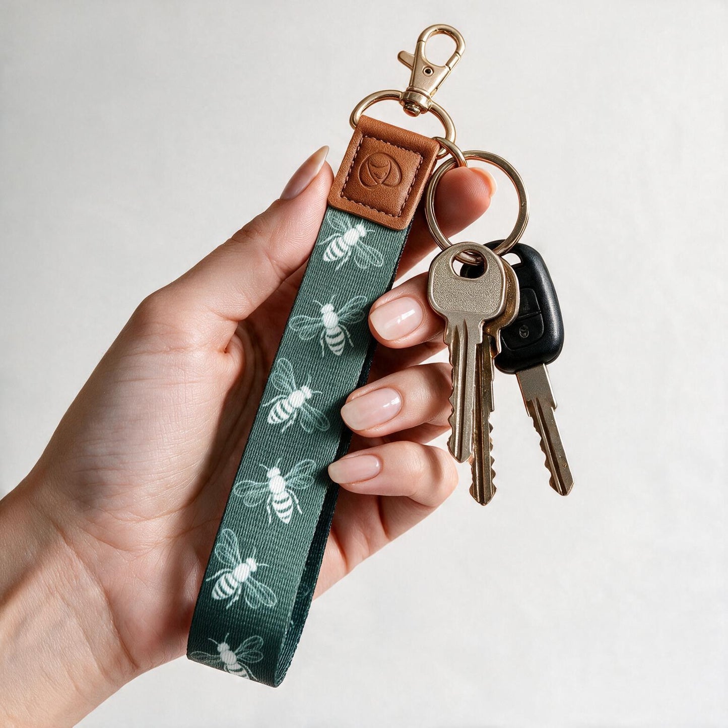 Trendy Hands-free keychain wristlet - BEES