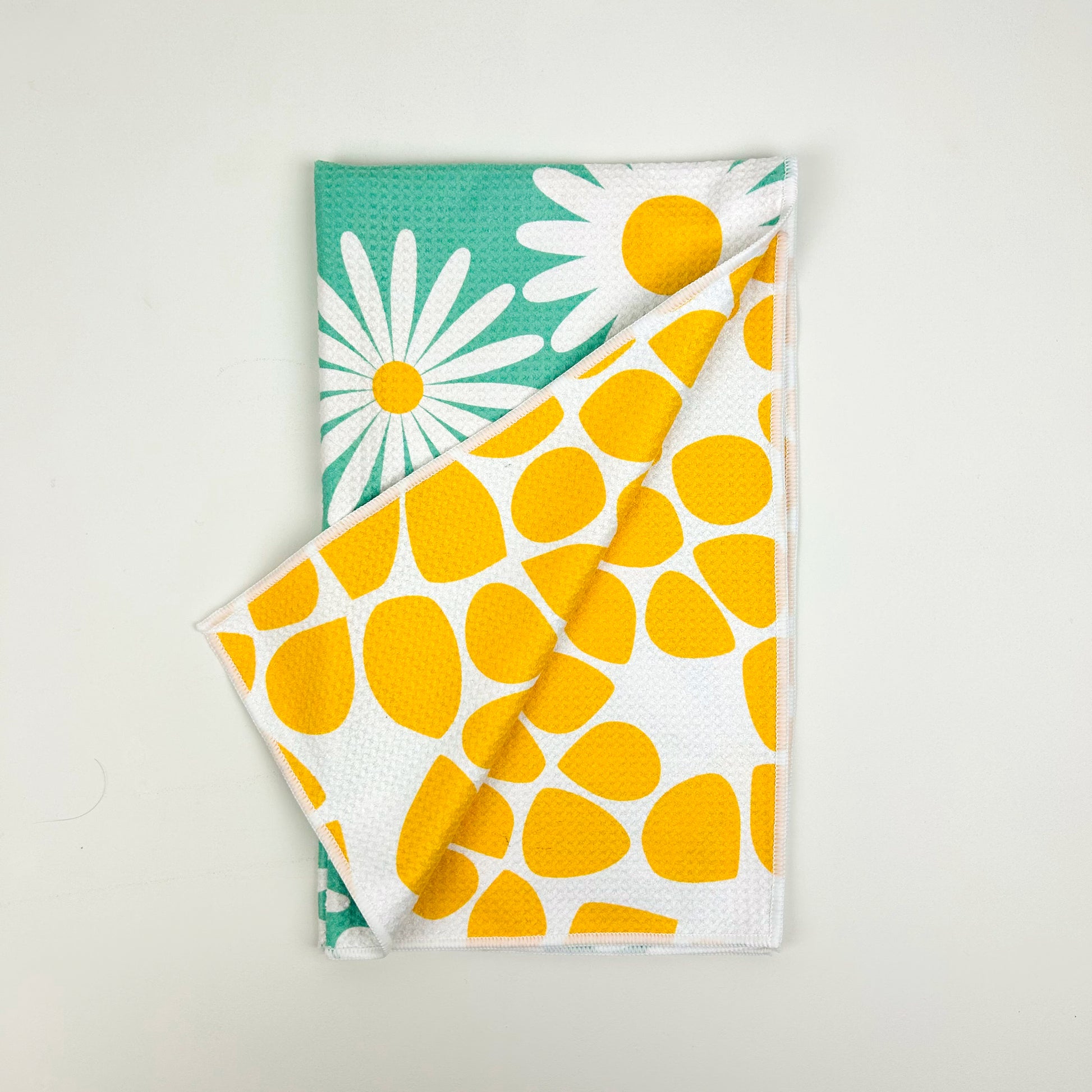 QODUNG Farmhouse Yellow Daisy Flowers and Honey Bee Soft Kitchen Towels  Dishcloths 16x24 Inch Set of 2,Summer Spring Gifts Drying Cloth Hand Towels