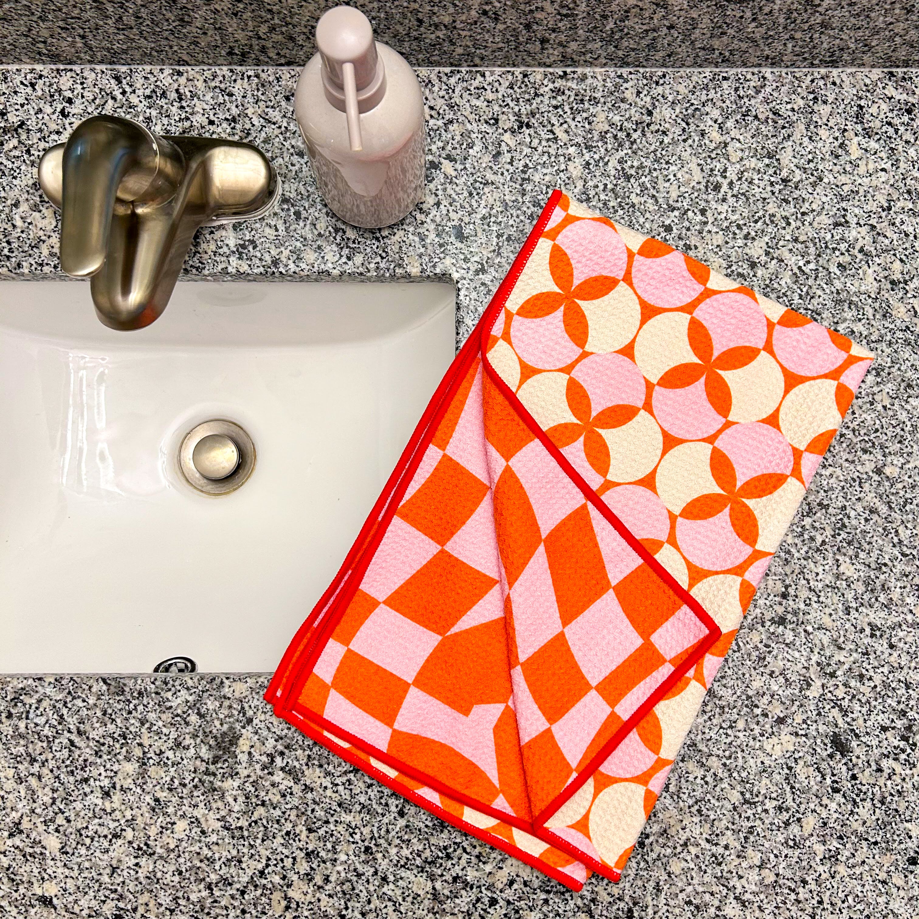 Hot pink dish towels deals